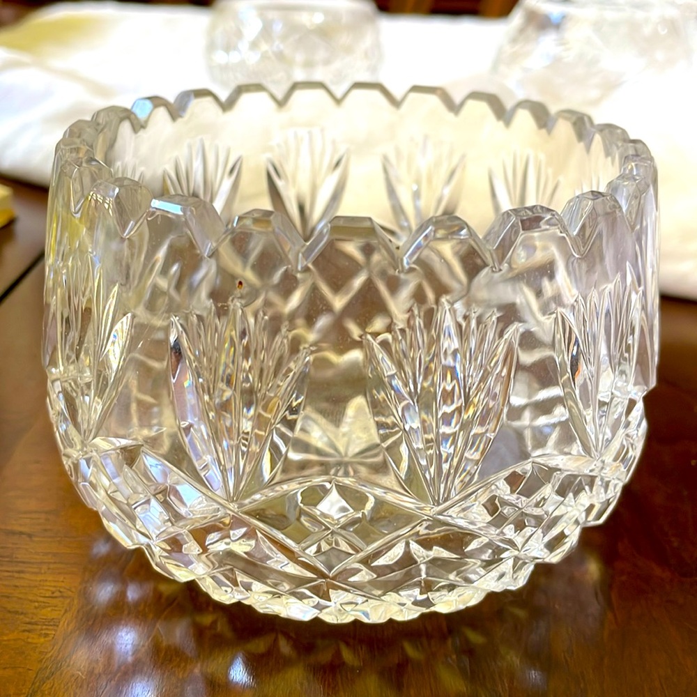 Vintage cut crystal starburst pattern bowl 4.25”